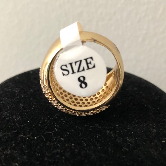 Oval Shaped Gold Ring - Picture 3 of 9